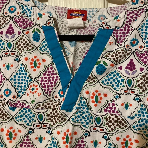 Ladies Size Large Dickies Scrub Top with Pockets - Picture 14 of 15